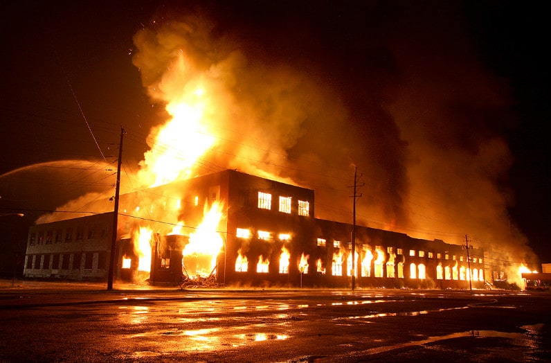 INCENDIO NAVE INDUSTRIAL